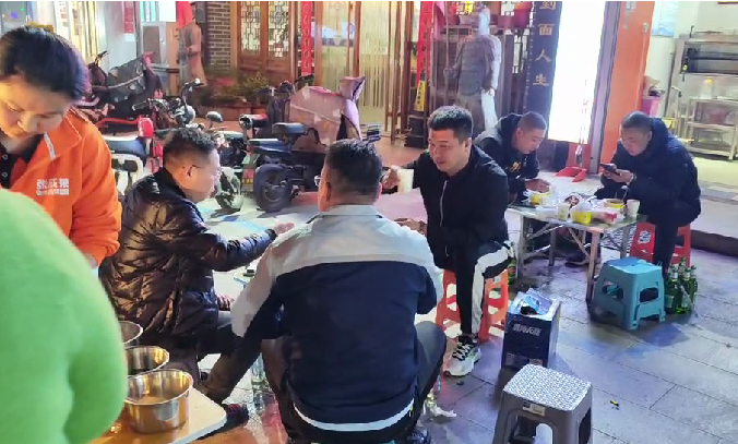 張成榮電烤雞架諸城店開業