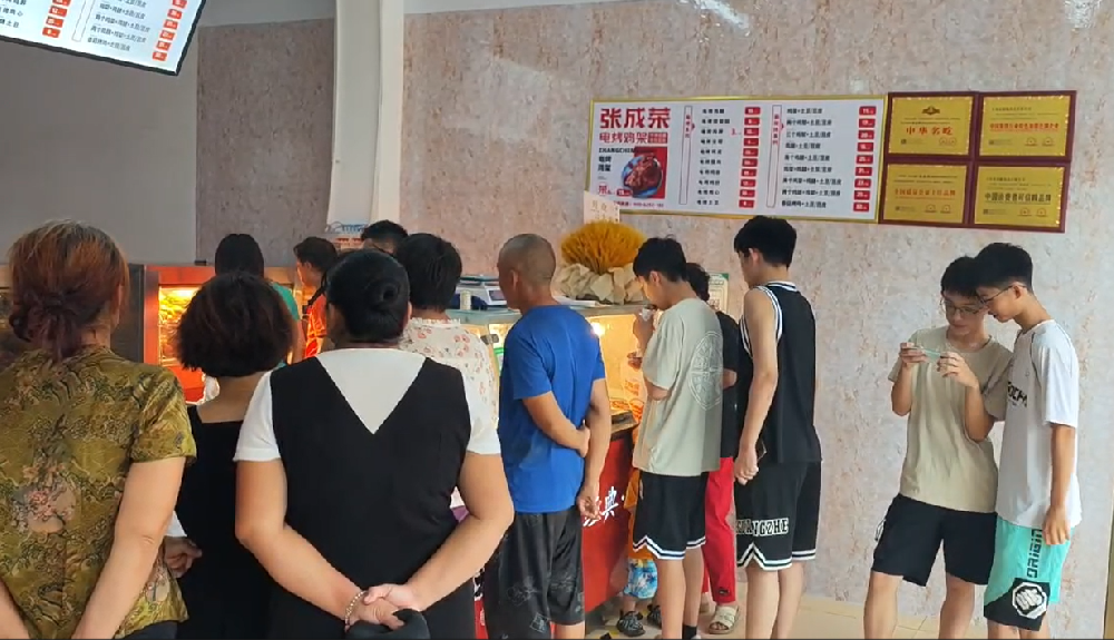 張成榮電烤雞架江蘇常州武進(jìn)區(qū)加盟店開業(yè)