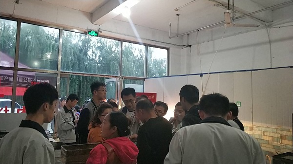 電烤雞架10分鐘賣兩鍋、賺600元你能做到嗎？