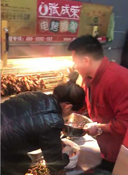 【賀】安徽亳州張成榮電烤雞架加盟店又一家，開業當天財運滾滾！