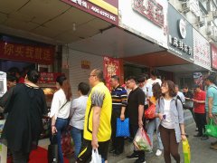張成榮電烤雞架加盟讓年輕人“折騰”出好事業