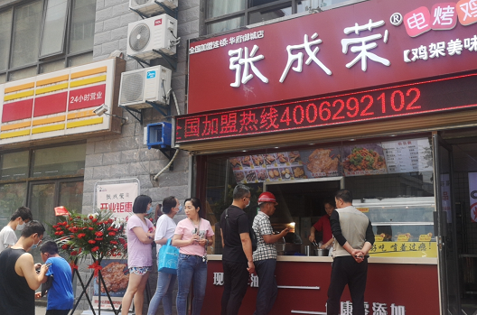 張成榮電烤雞架雞排加盟店一年利潤有多少？