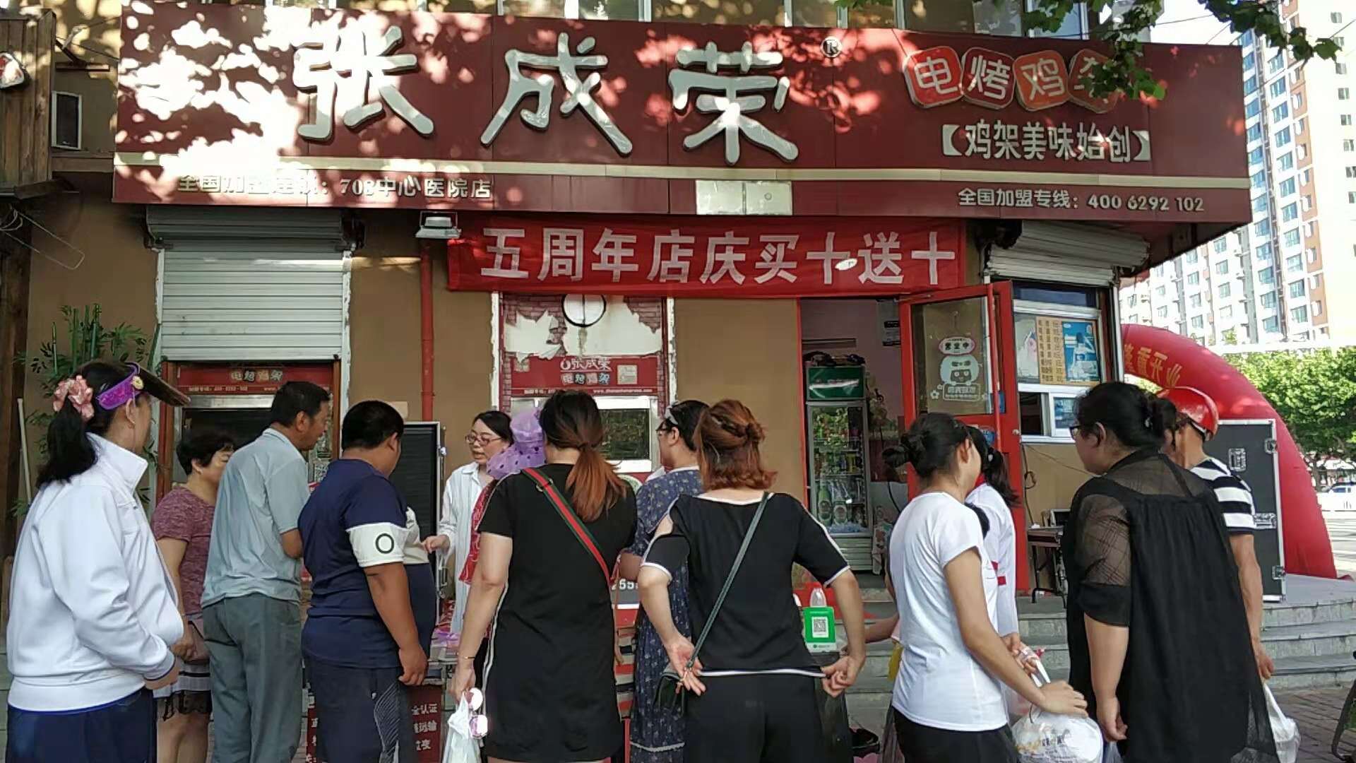 張成榮電烤雞架迅速占領市場，口碑營銷環(huán)環(huán)相扣