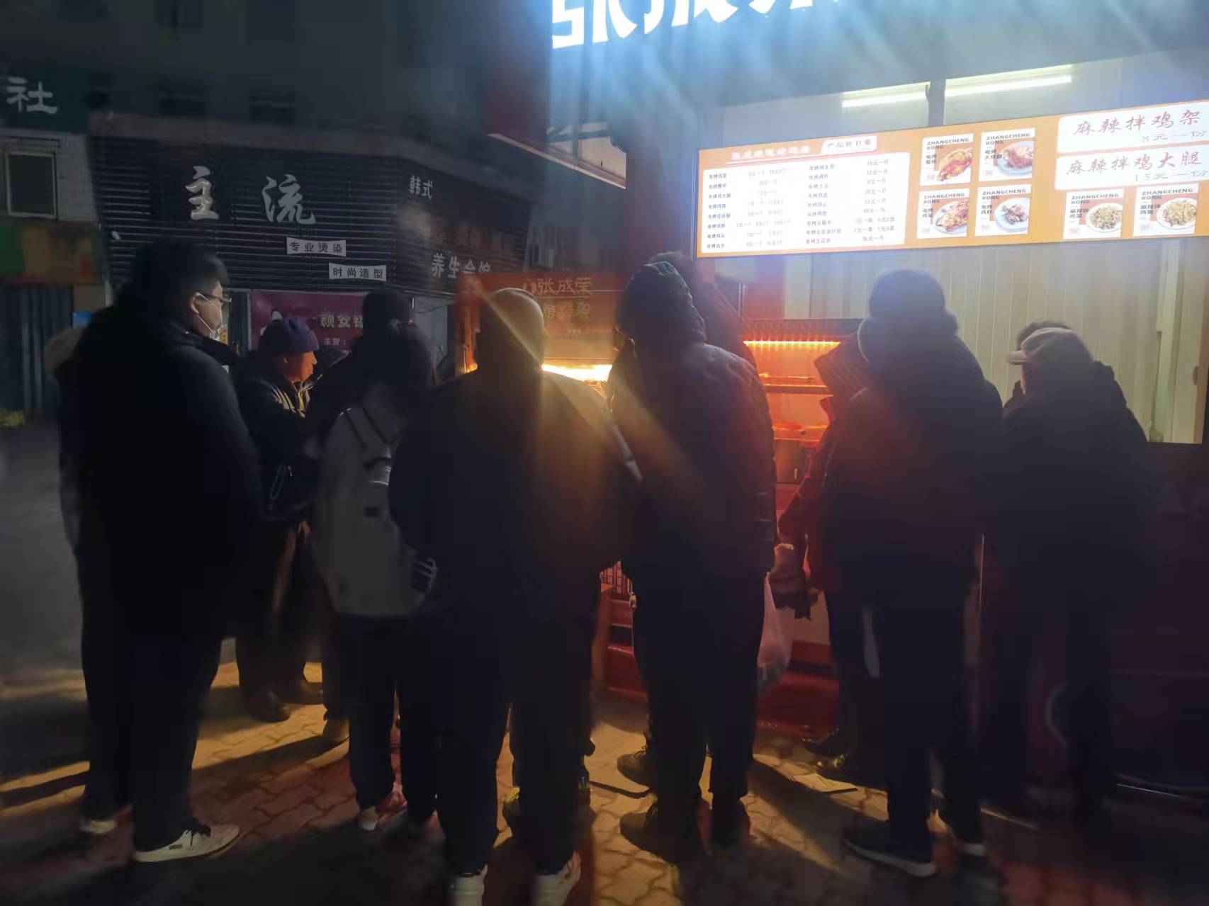 開業第二天，顧客從早排到晚！